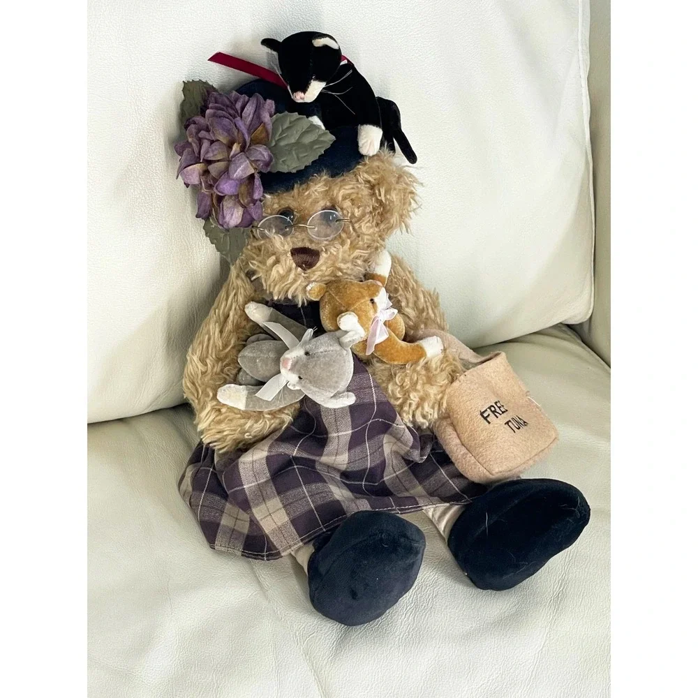 Bearington Collection Bear Holding Cats 15